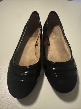 Black Women's Ballet Flats - Classic Slip-On Comfort